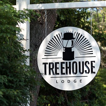 Treehouse Lodge Woods Hole Exterior photo