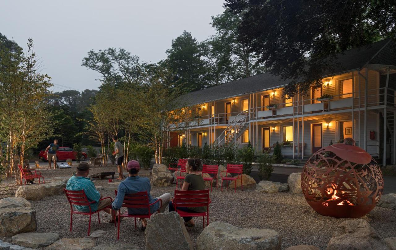 Treehouse Lodge Woods Hole Exterior photo